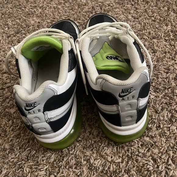 Kicks - Picture 4 of 5